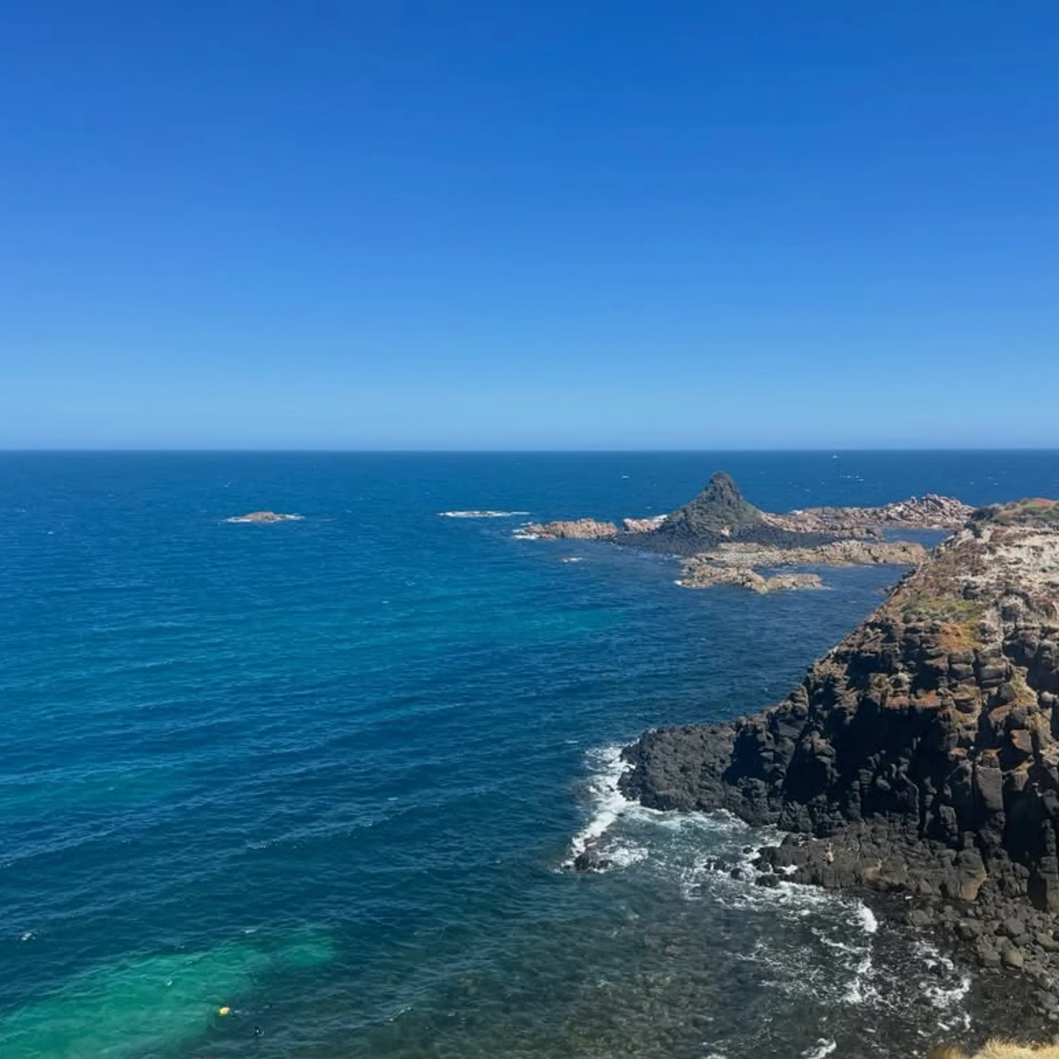 phillip island coastline with clear sky